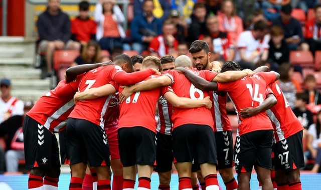  曼联锋线火力全开，主场三球完胜切尔西