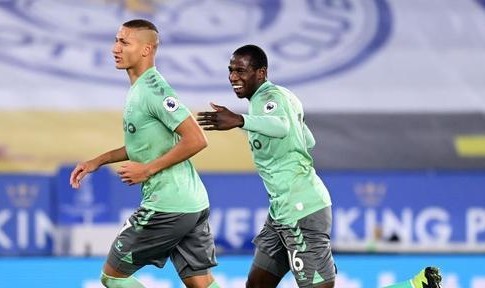  布伦特福德高空轰炸，头球攻势击溃埃弗顿防线