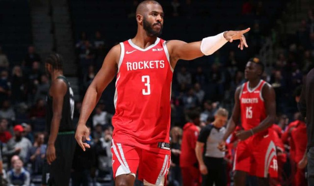  艾顿统治禁区开拓者主场轻取火箭止住连败  