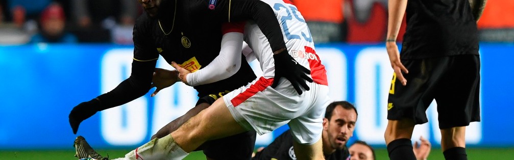  米兰德比争议红牌，VAR判定引发热议  